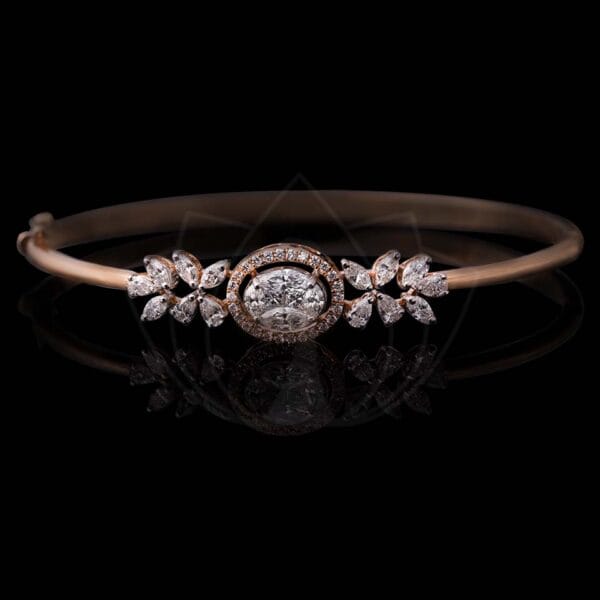 Enamouring Sparkle Diamond Bracelet made from VVS EF diamond quality with 1.26 carat diamonds