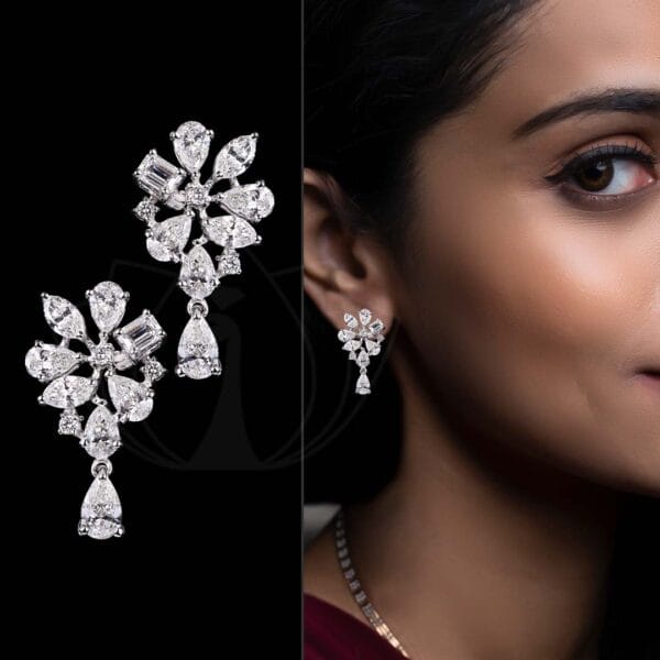 Breathtaking Stunner Diamond Earrings made from VVS EF diamond quality with 4.34 carat diamonds