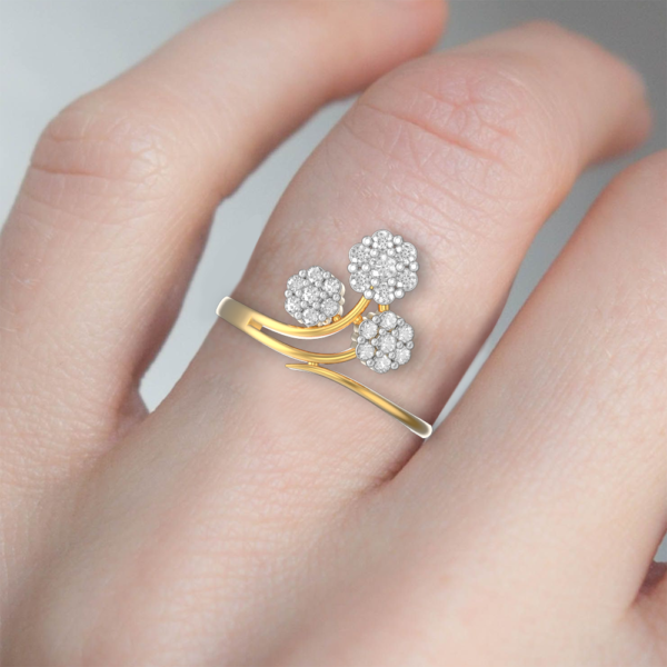 Human wearing the Blossomy Marvel Diamond Ring