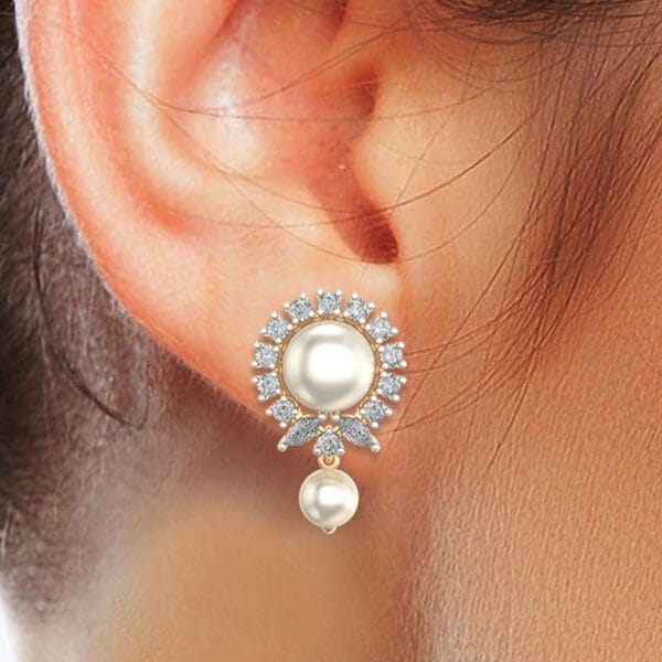 Human wearing the Paradisiacal Pearls Diamond Earrings
